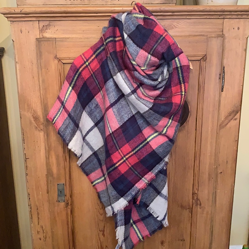 Women’s Plaid Blanket Scarf/Wrap